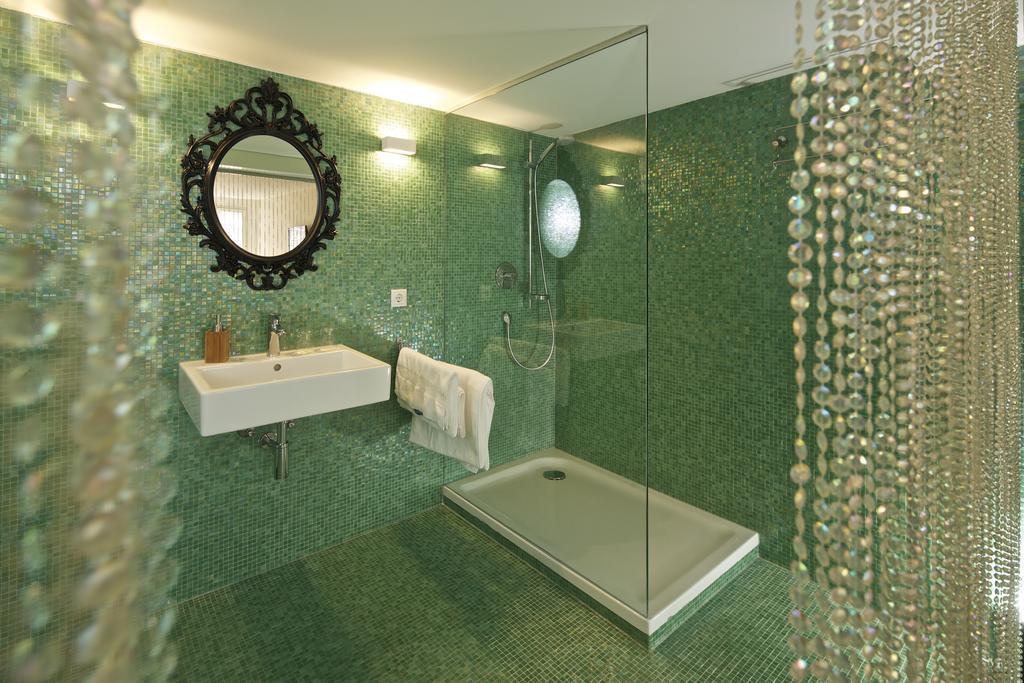 Hotel Zum Lowen Лар Номер фото