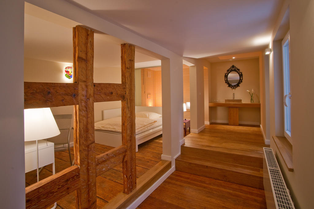 Hotel Zum Lowen Лар Номер фото